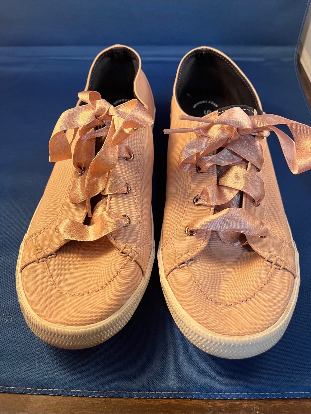 Sperry Blush Pink Satin Ribbon Lace-Up Sneakers/ size10